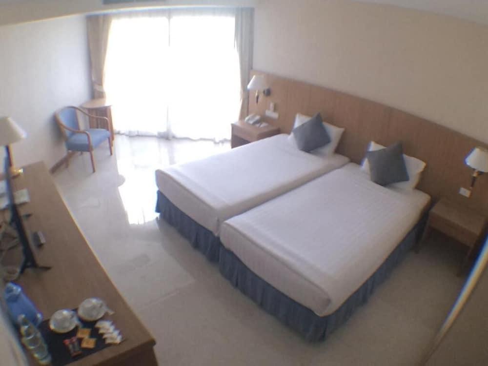 Khanom Golden Beach Hotel Экстерьер фото